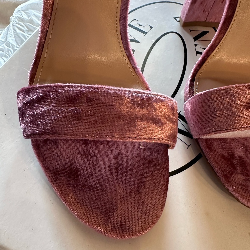 NWB Carson pink velvet 4in heel size 6 - Picture 3 of 12